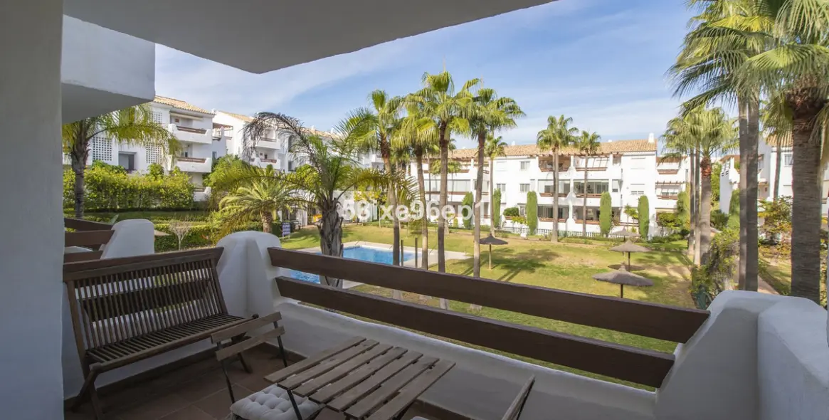 Sale of middle floor apartment in Selwo 25