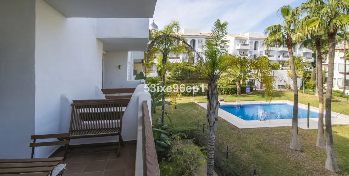 Sale of middle floor apartment in Selwo 26