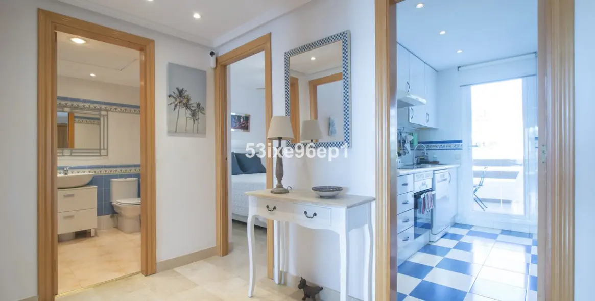 Sale of middle floor apartment in Selwo 4