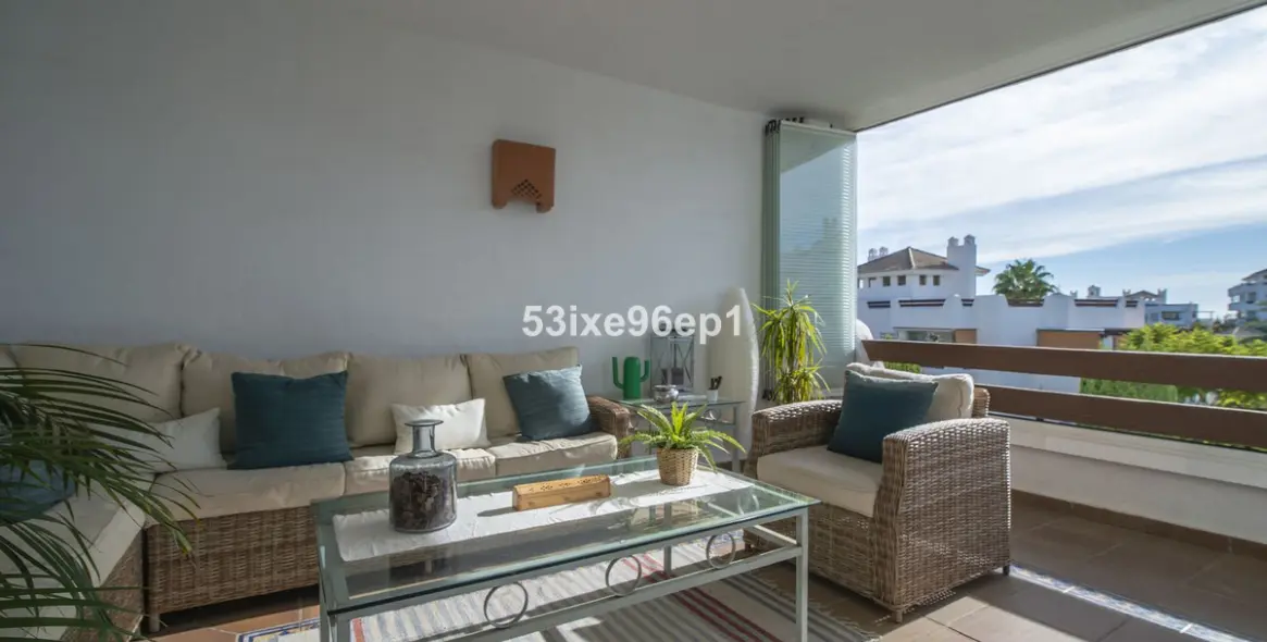 Sale of middle floor apartment in Selwo 12