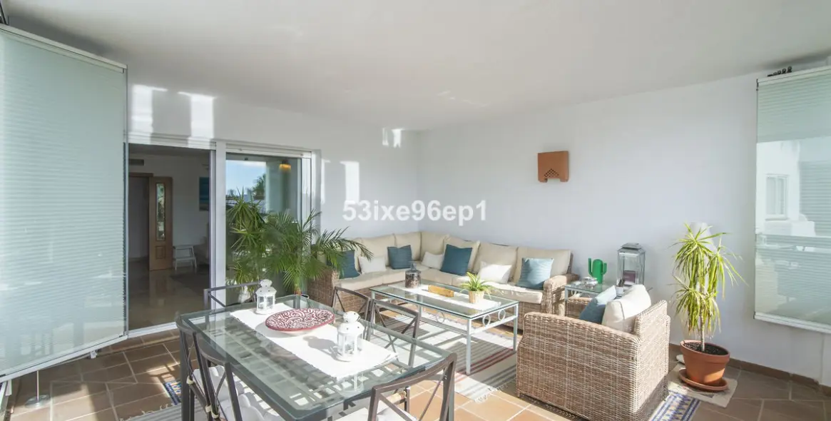 Sale of middle floor apartment in Selwo 13