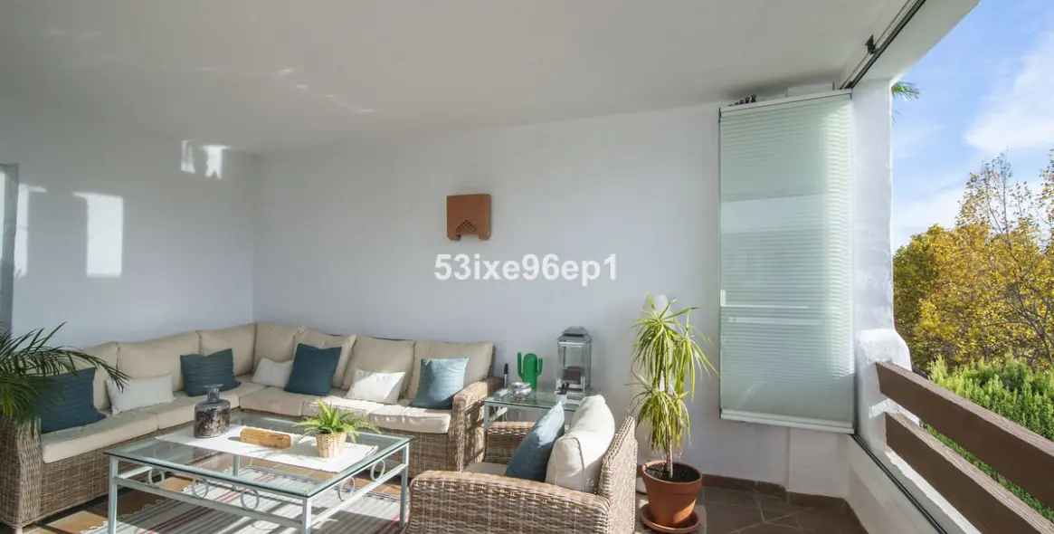 Sale of middle floor apartment in Selwo 15