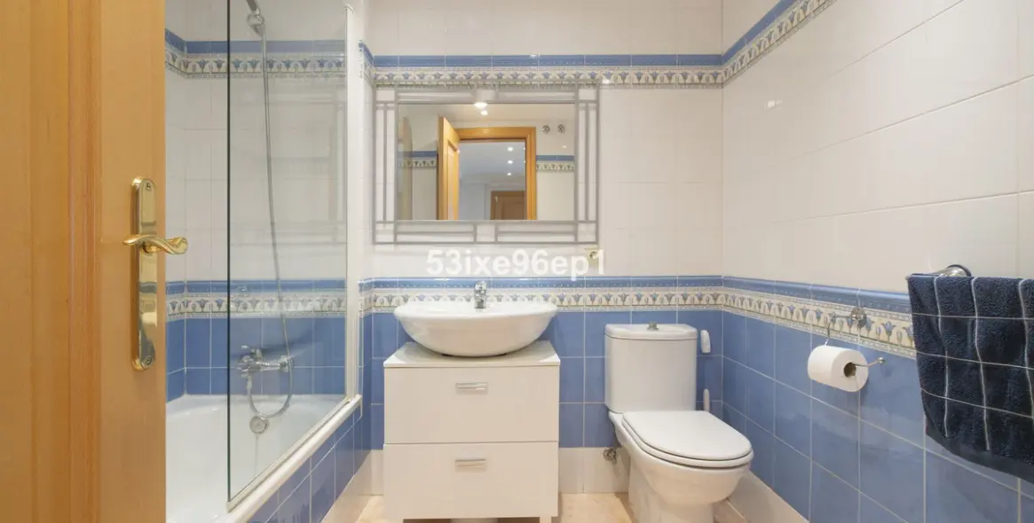 Sale of middle floor apartment in Selwo 20