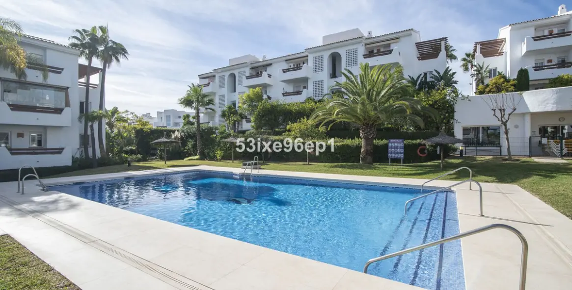 Sale of middle floor apartment in Selwo 50