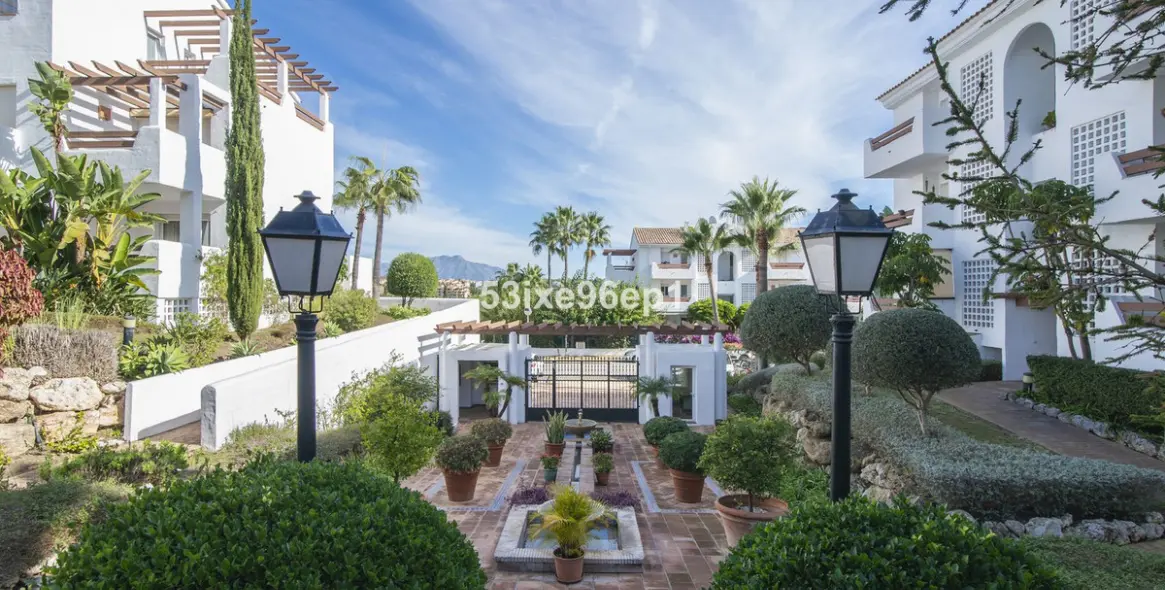 Sale of middle floor apartment in Selwo 53