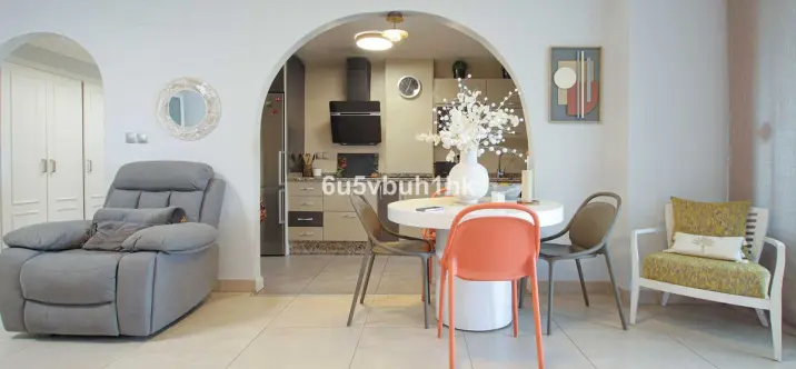 Sale of ground floor apartment in Las Chapas 0