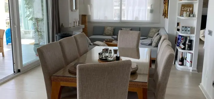 Sale of penthouse in Estepona 2