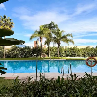 Продажа апартаментов на среднем этаже в Estepona