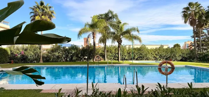 Продажа апартаментов на среднем этаже в Estepona 0