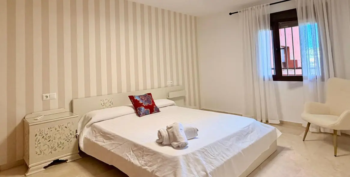 Продажа апартаментов на среднем этаже в Estepona 5