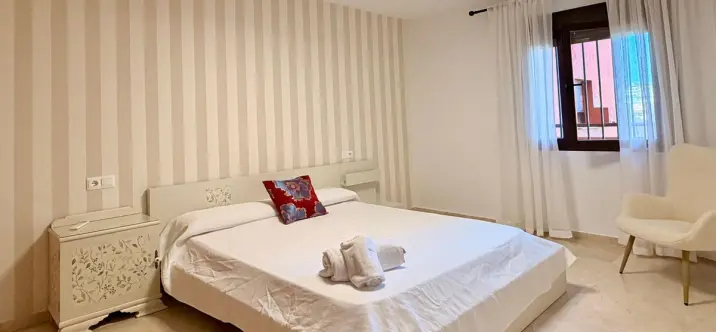 Продажа апартаментов на среднем этаже в Estepona 4