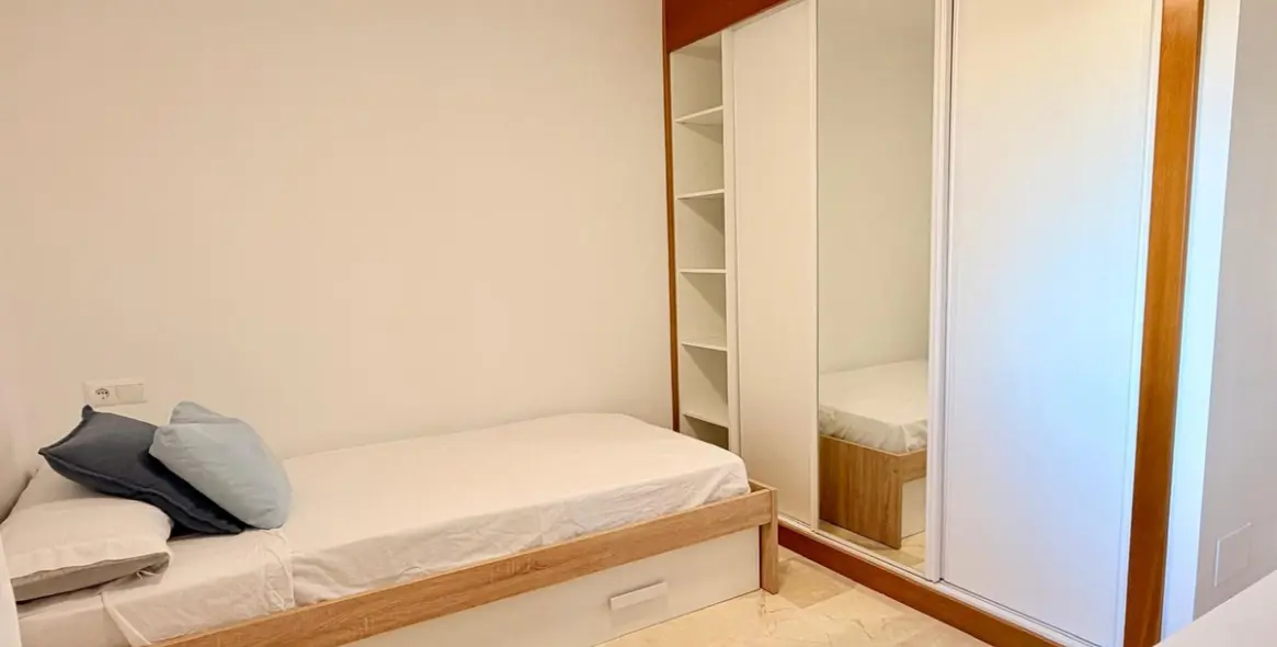 Продажа апартаментов на среднем этаже в Estepona 7