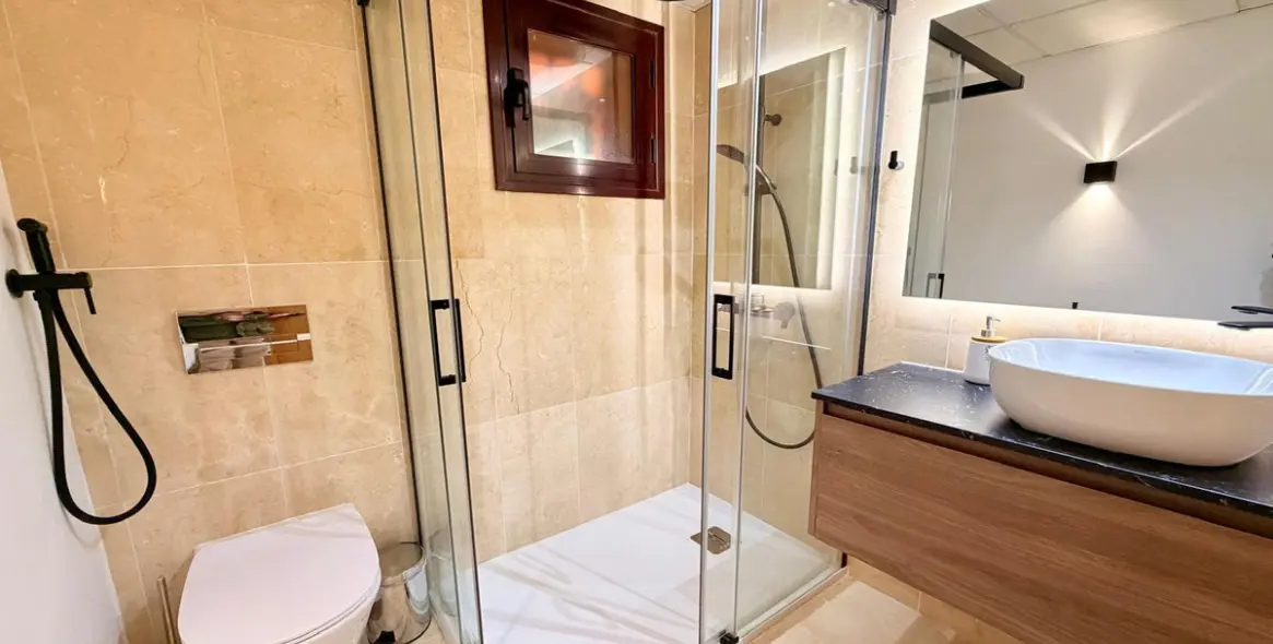 Продажа апартаментов на среднем этаже в Estepona 9