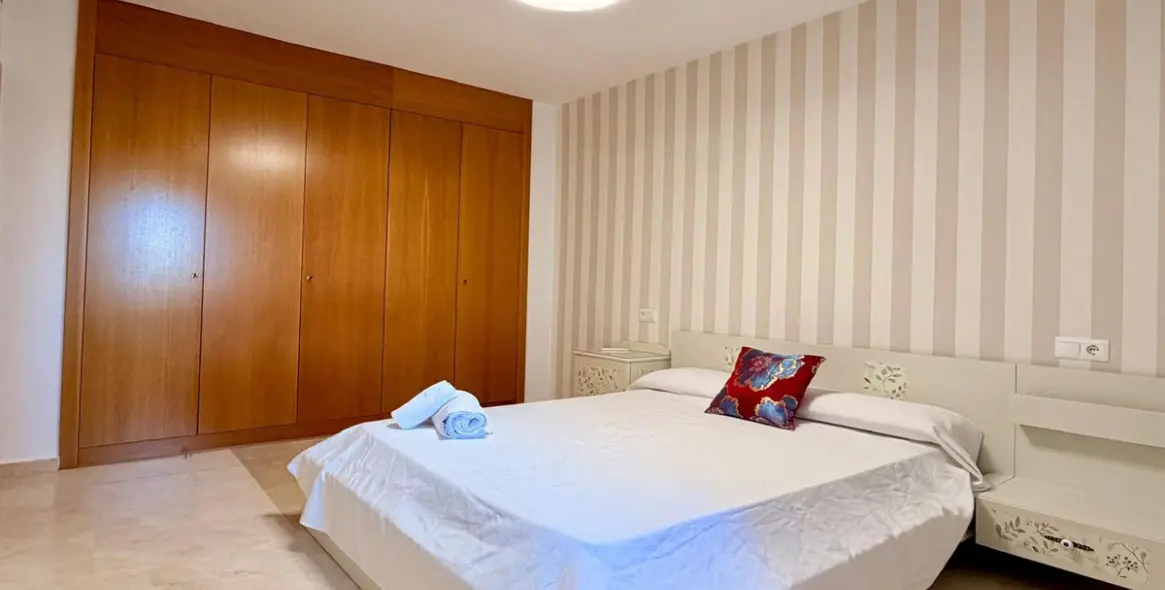 Продажа апартаментов на среднем этаже в Estepona 13