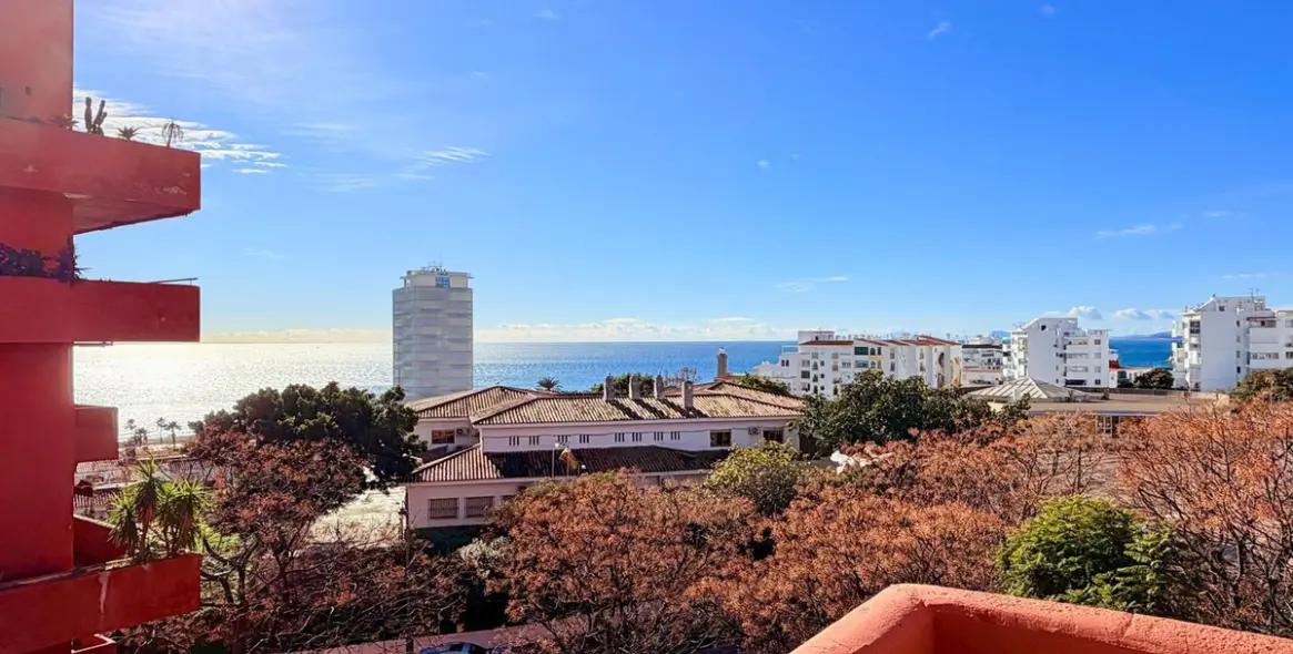 Продажа апартаментов на среднем этаже в Estepona 14