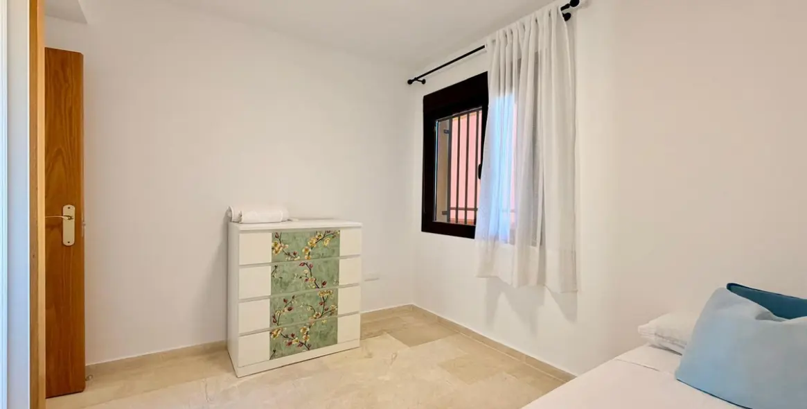 Продажа апартаментов на среднем этаже в Estepona 17