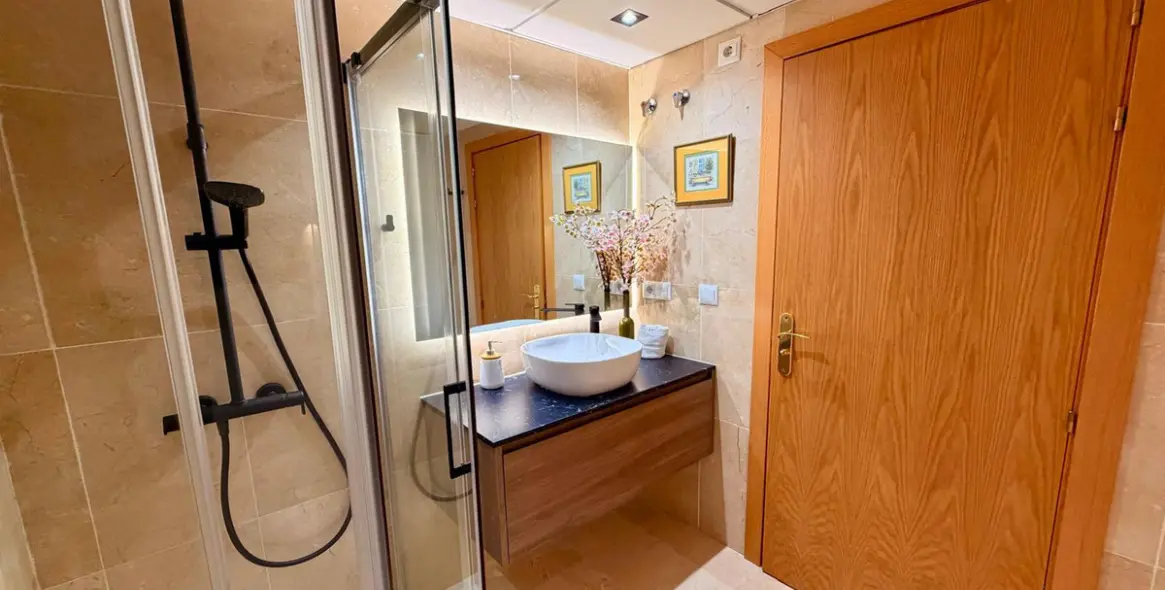 Sale of middle floor apartment in Estepona 22