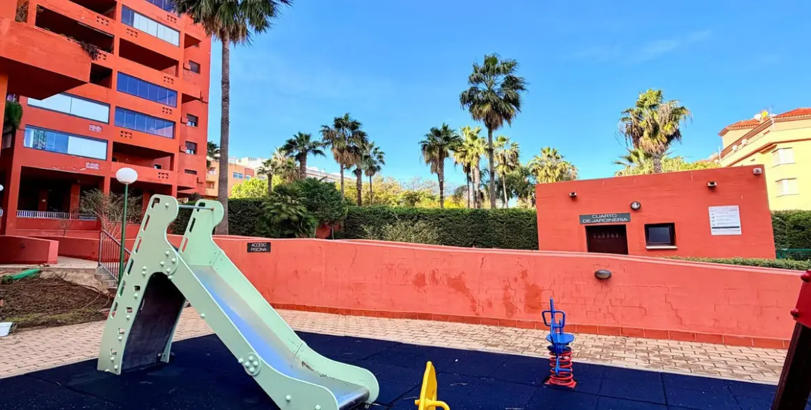 Sale of middle floor apartment in Estepona 23