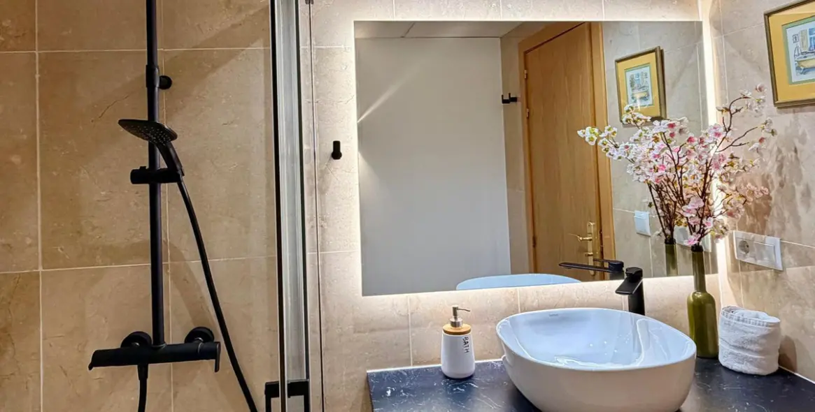 Sale of middle floor apartment in Estepona 24