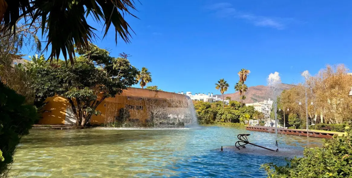 Sale of middle floor apartment in Estepona 25