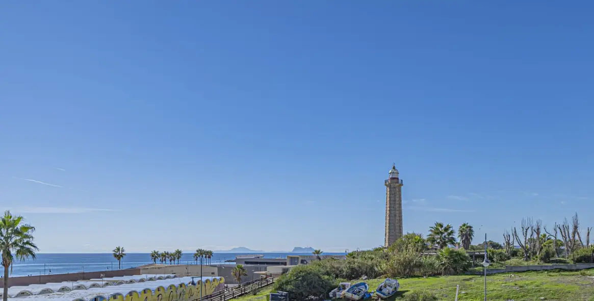 Sale of middle floor apartment in Estepona 28