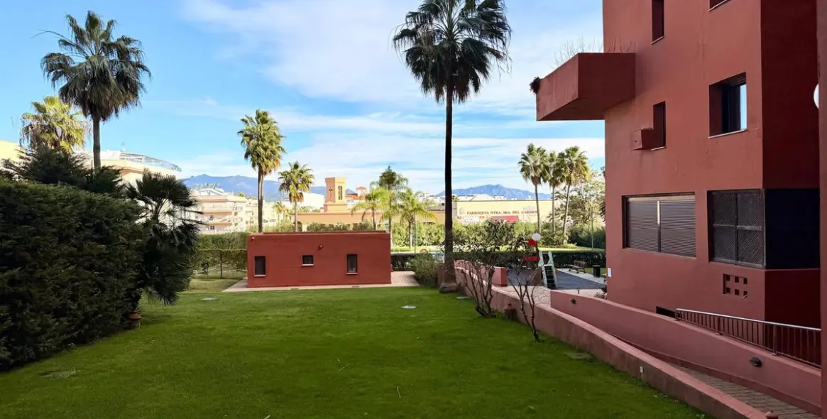 Sale of middle floor apartment in Estepona 34