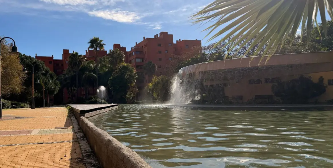 Sale of middle floor apartment in Estepona 35