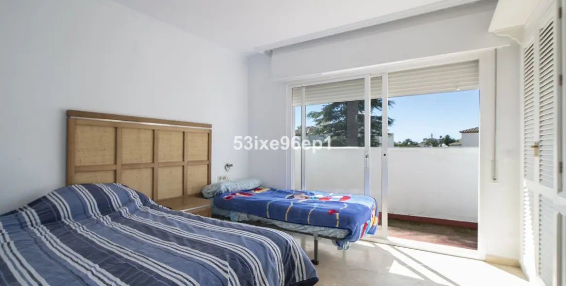 Sale of semi-detached house in New Golden Mile 14