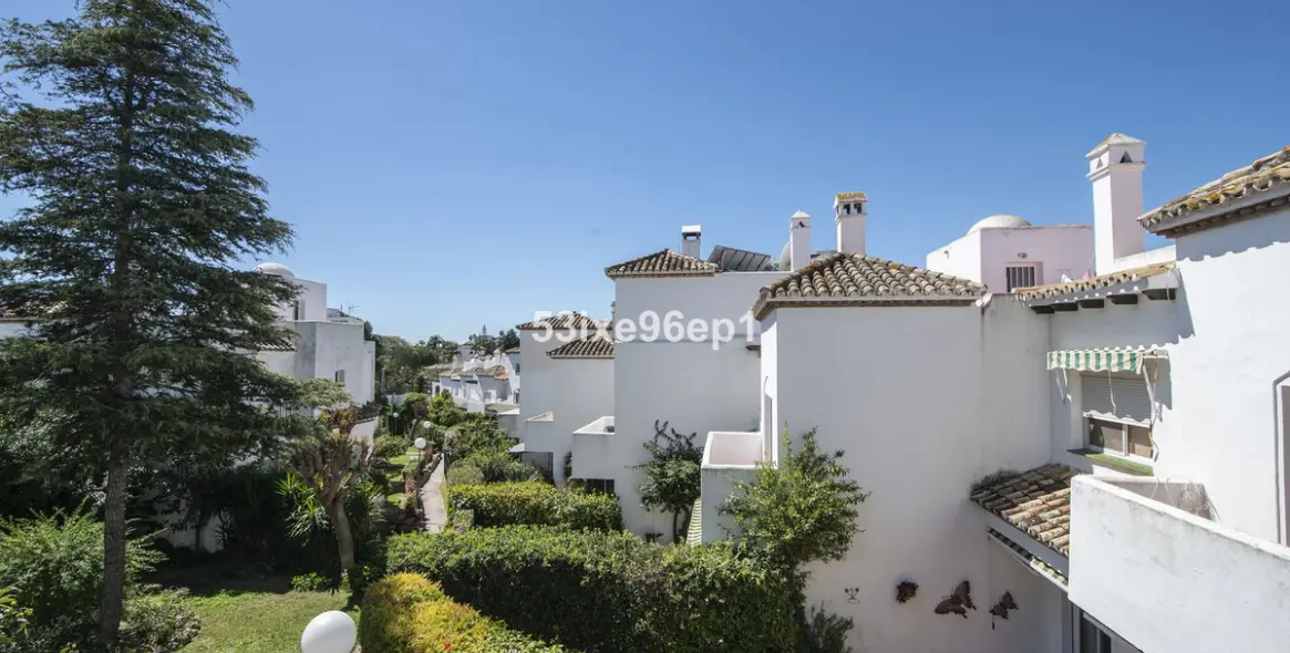 Sale of semi-detached house in New Golden Mile 15