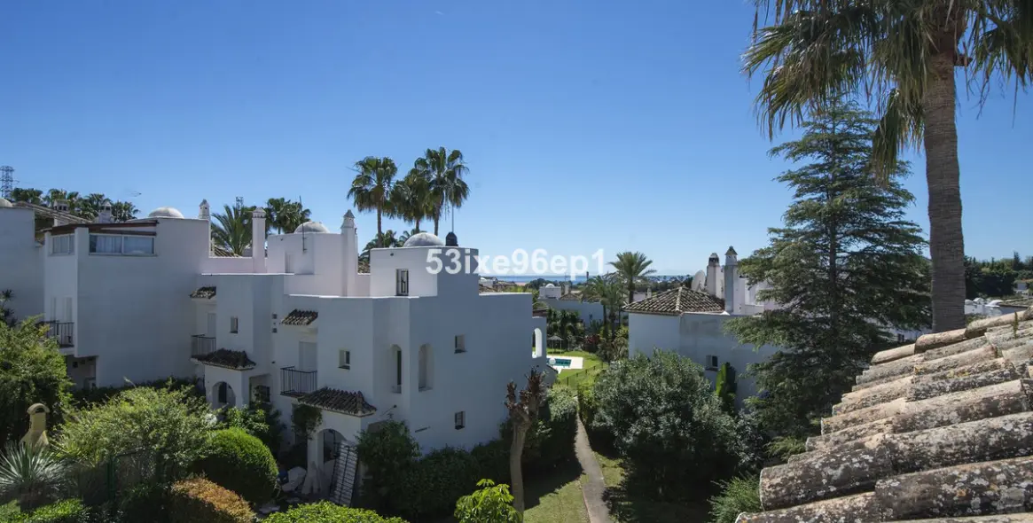 Sale of semi-detached house in New Golden Mile 28