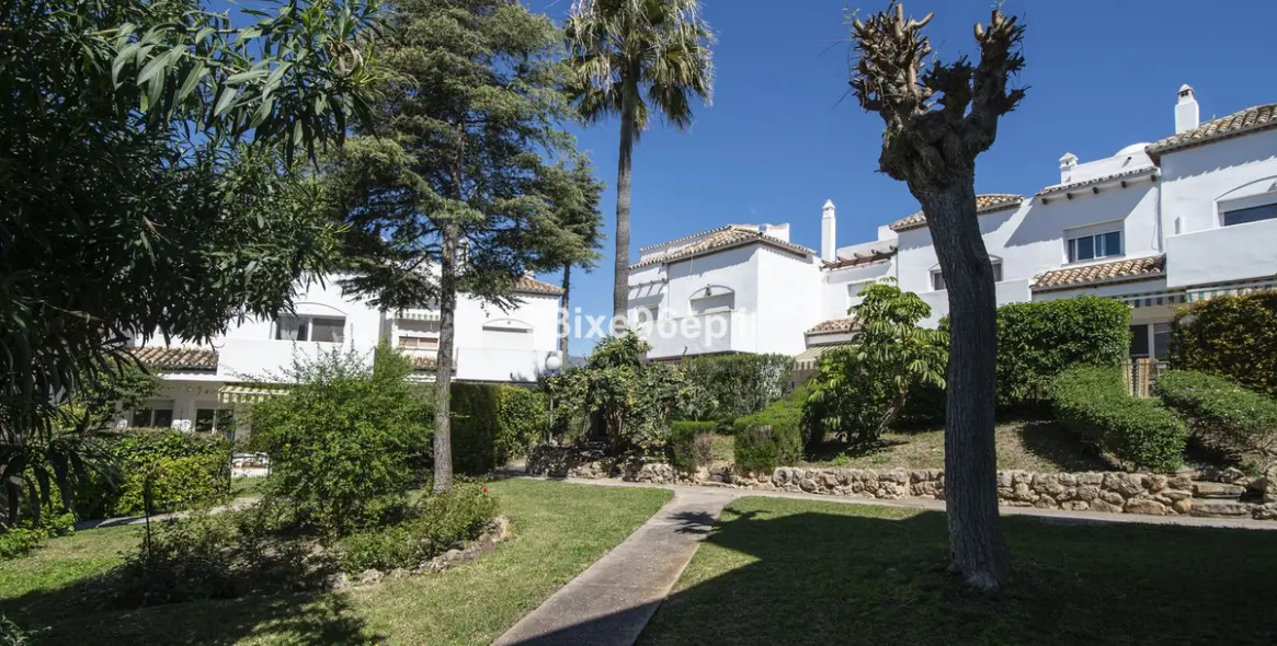 Sale of semi-detached house in New Golden Mile 31