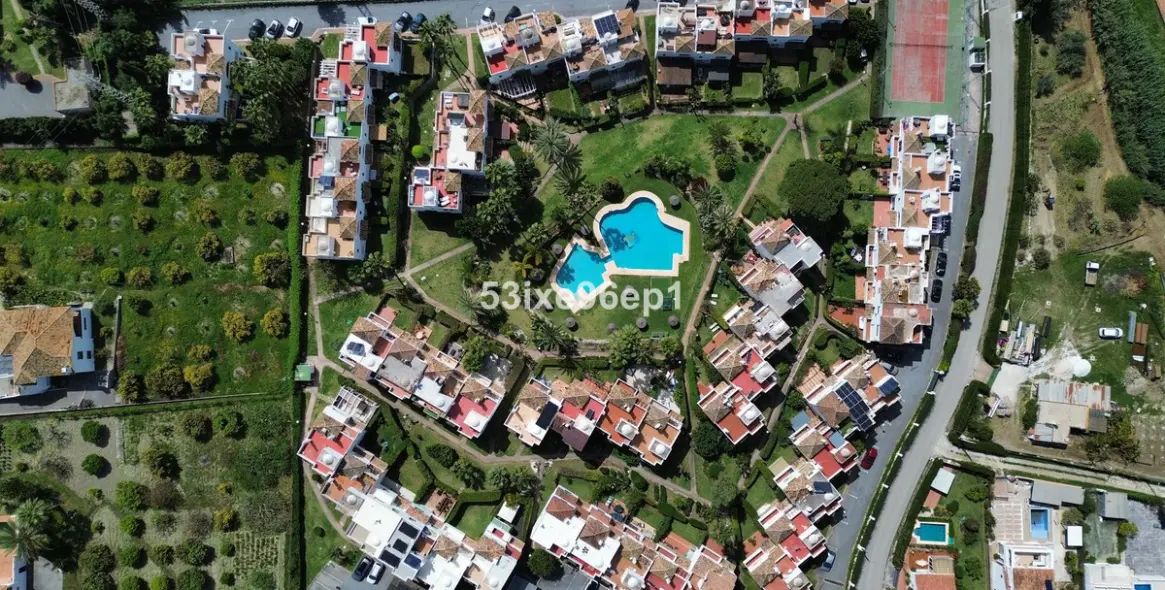 Sale of semi-detached house in New Golden Mile 36