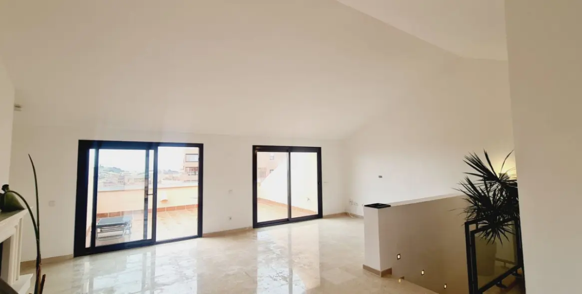 Venta de ático dúplex en Calahonda 3