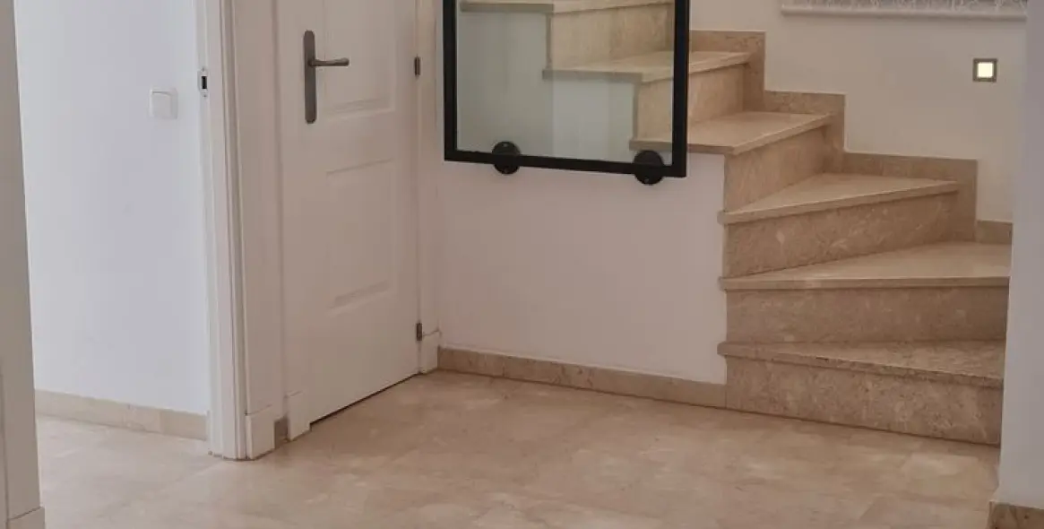 Venta de ático dúplex en Calahonda 7