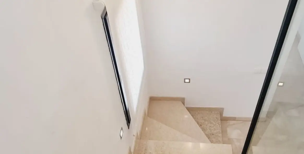 Venta de ático dúplex en Calahonda 8