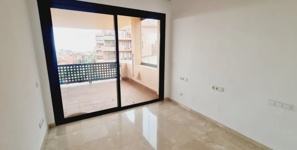 Venta de ático dúplex en Calahonda 9