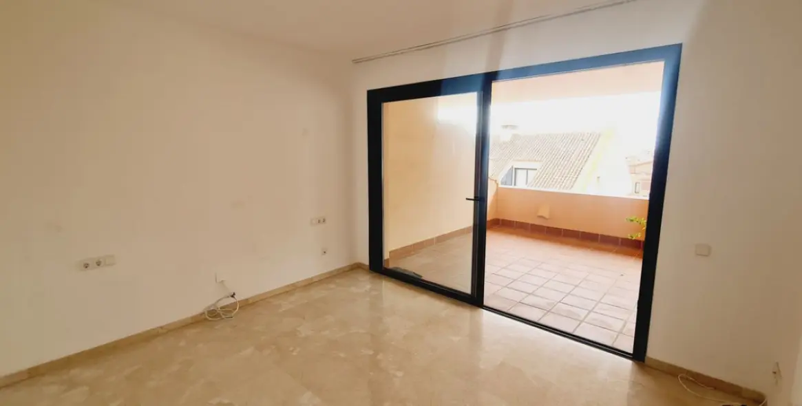 Venta de ático dúplex en Calahonda 10