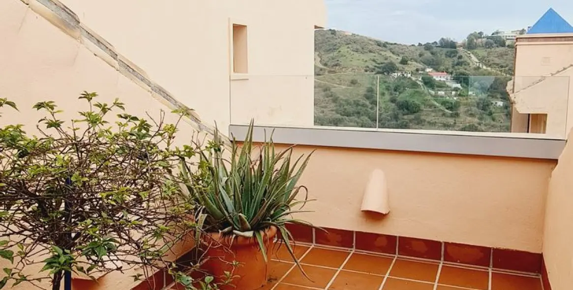 Venta de ático dúplex en Calahonda 17