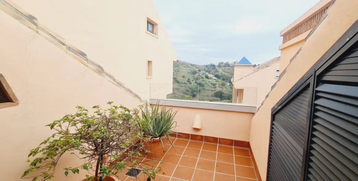 Venta de ático dúplex en Calahonda 18