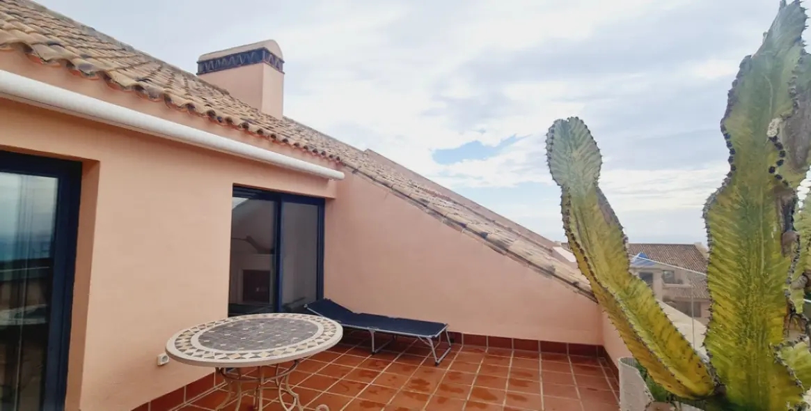 Venta de ático dúplex en Calahonda 19