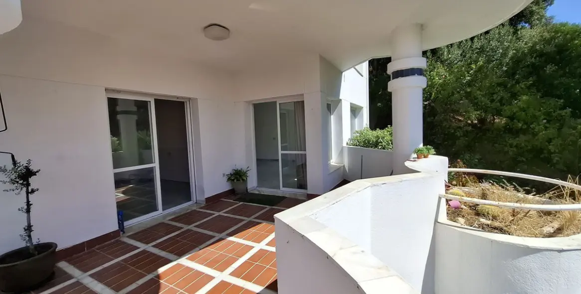 Sale of ground floor apartment in Río Real 3