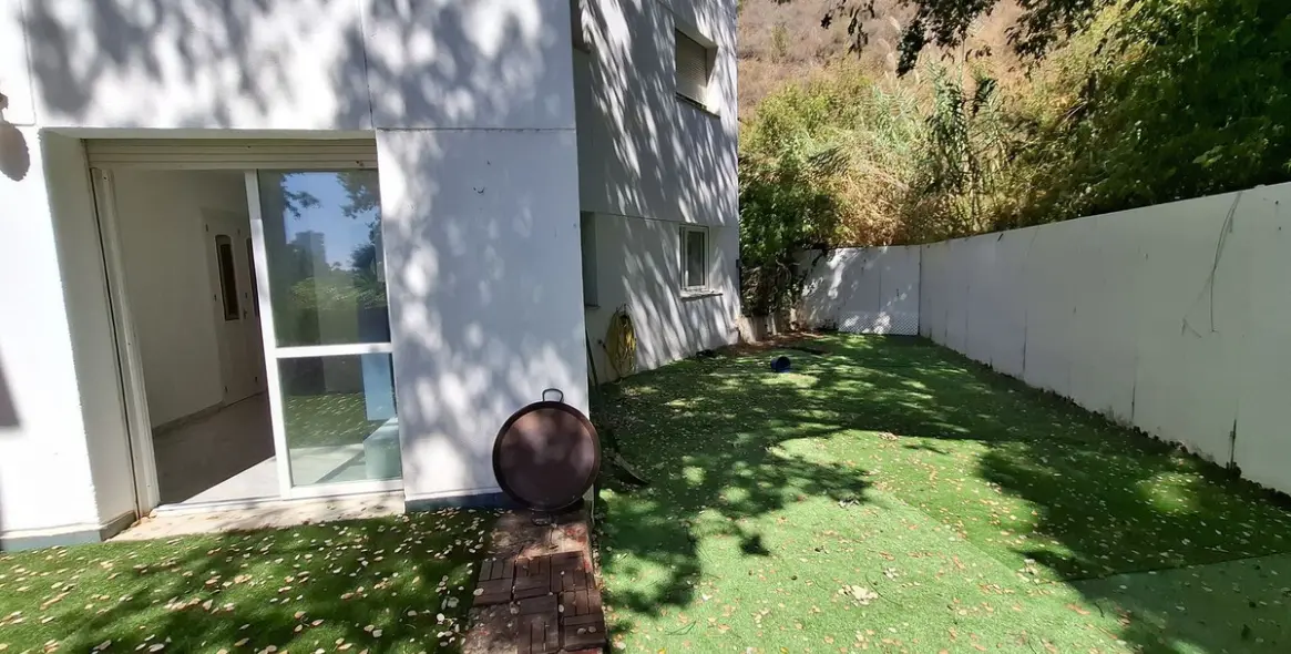 Sale of ground floor apartment in Río Real 5