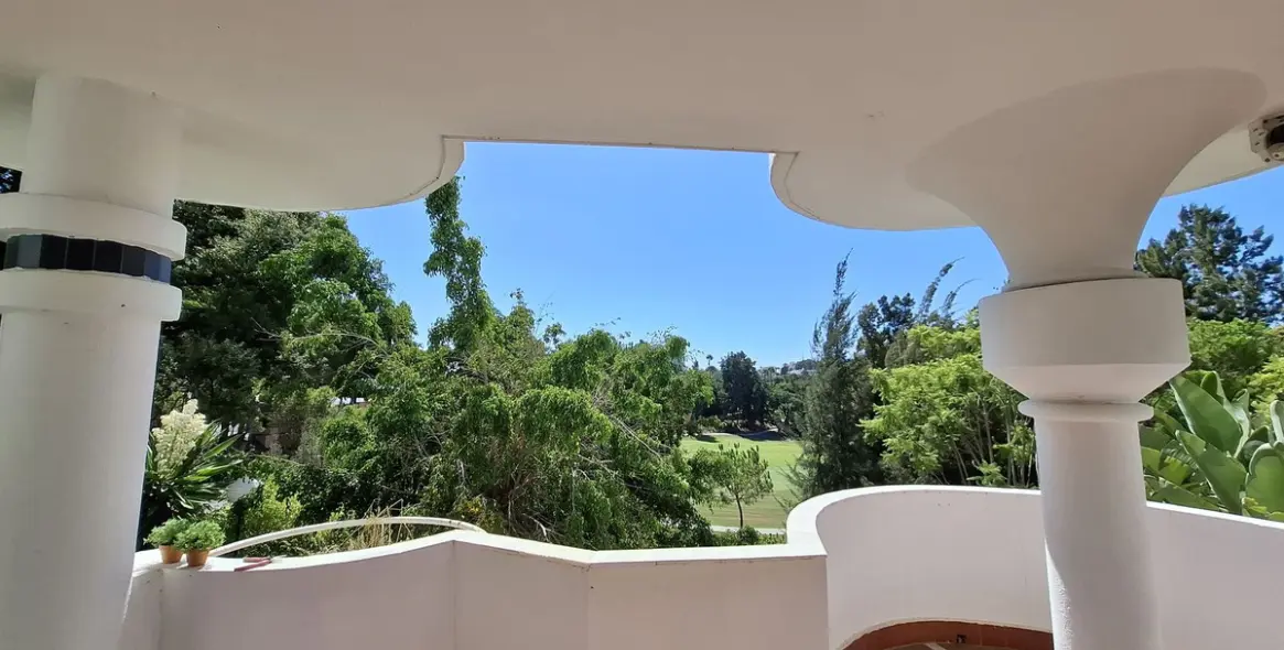 Sale of ground floor apartment in Río Real 6