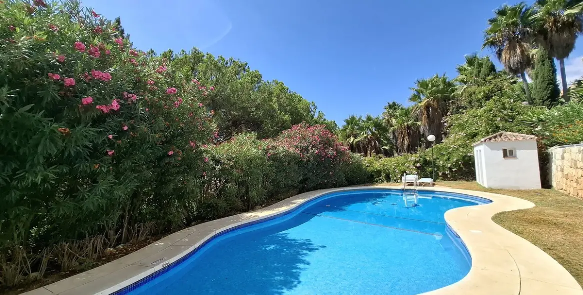 Sale of ground floor apartment in Río Real 17