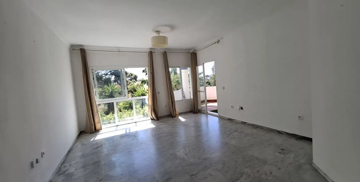 Sale of ground floor apartment in Río Real 20