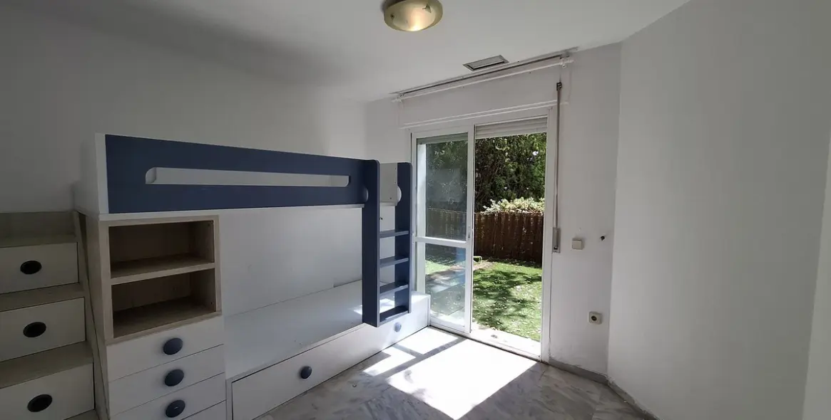 Продажа апартаментов на первом этаже в Río Real 25