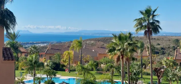 Продажа апартаментов на среднем этаже в Benahavís 0