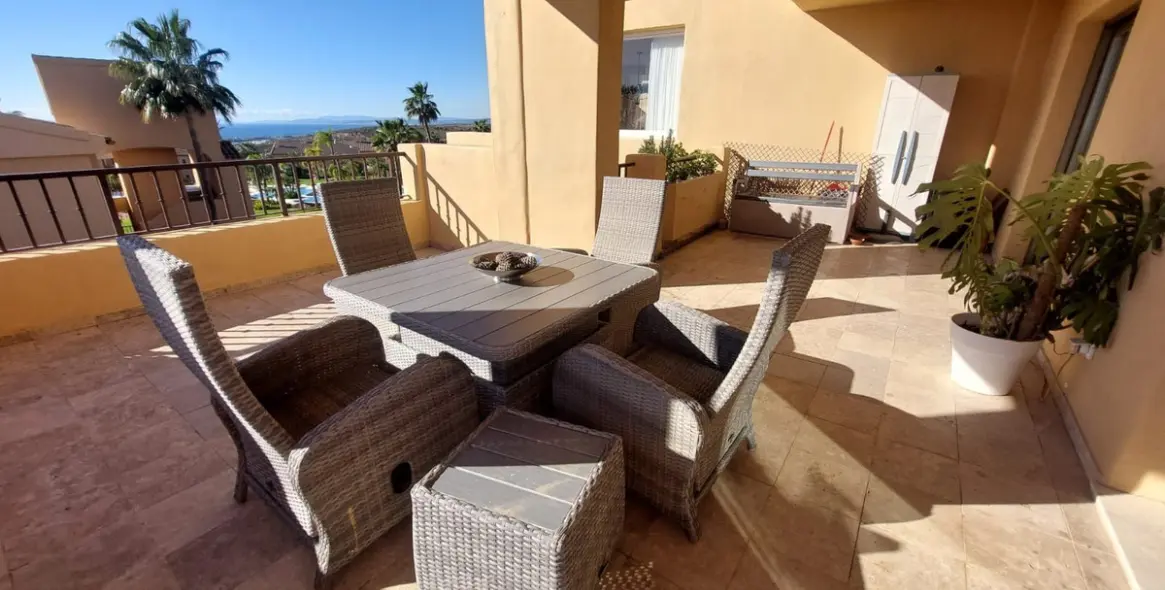 Продажа апартаментов на среднем этаже в Benahavís 2