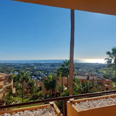 Продажа апартаментов на среднем этаже в Benahavís