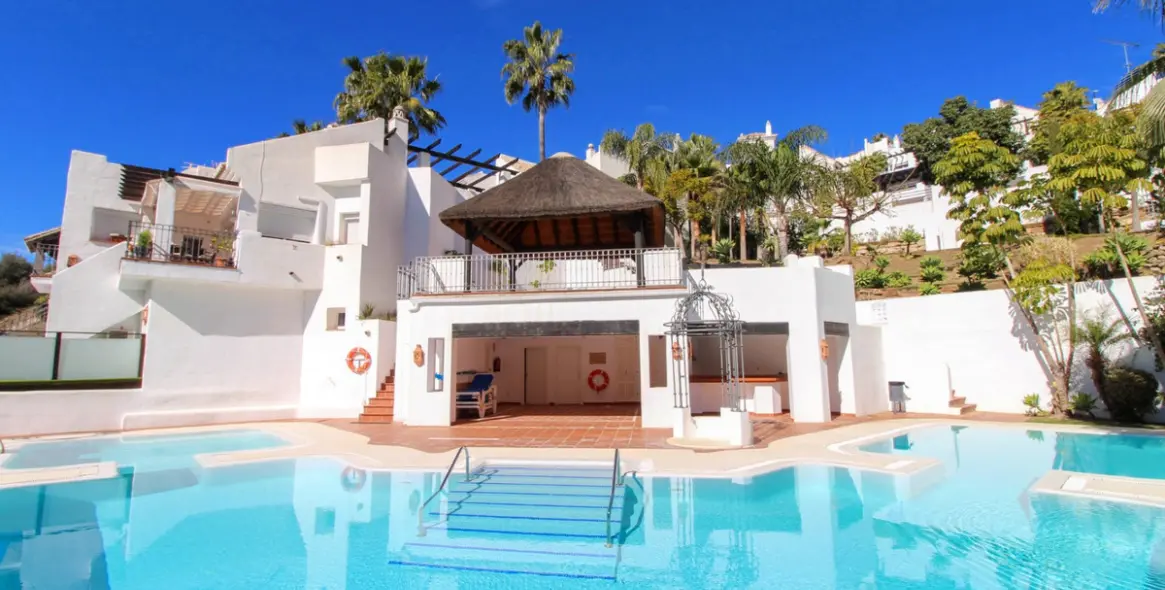 Sale of semi-detached house in Istán 1